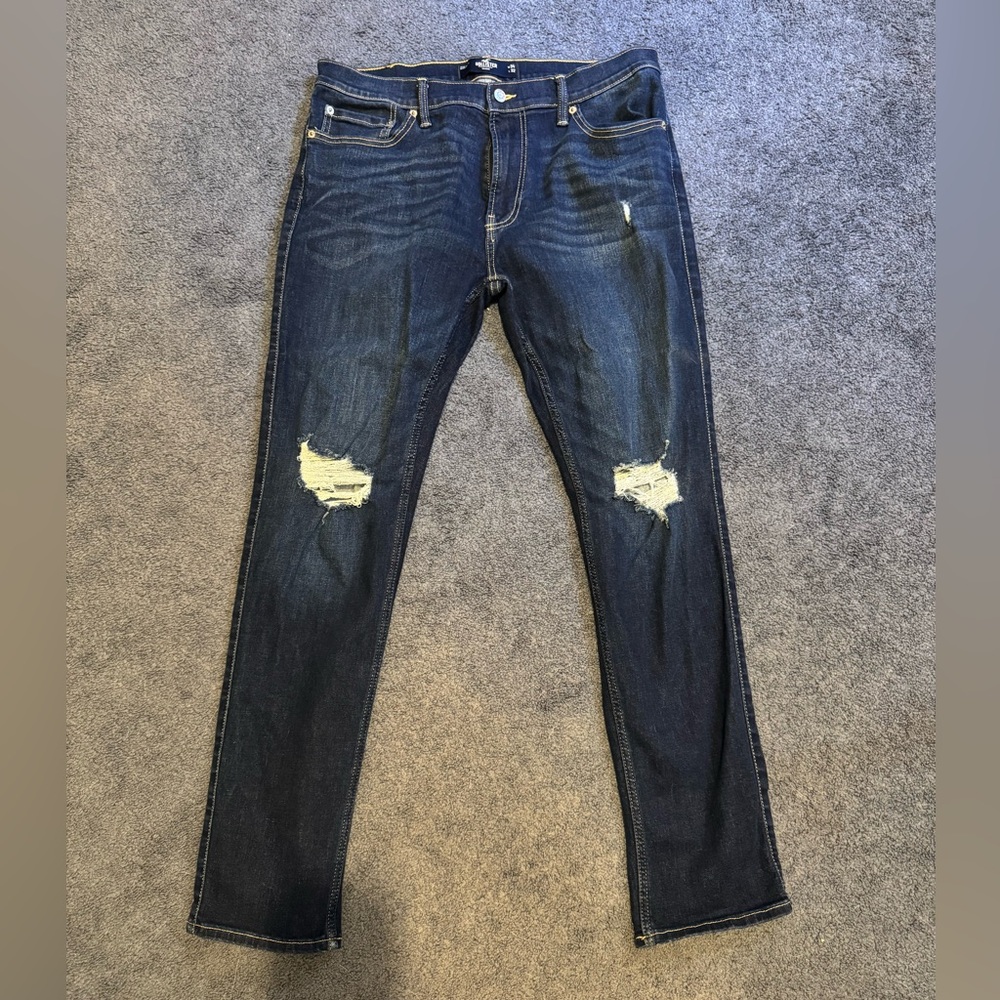 NWOT Hollister Skinny Jeans with Ripped Knees